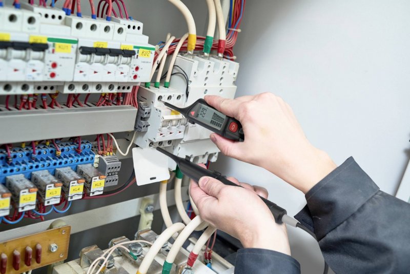Voltcraft VC 63 - Dvojpólový tester napätia 12–690 V DC/AC