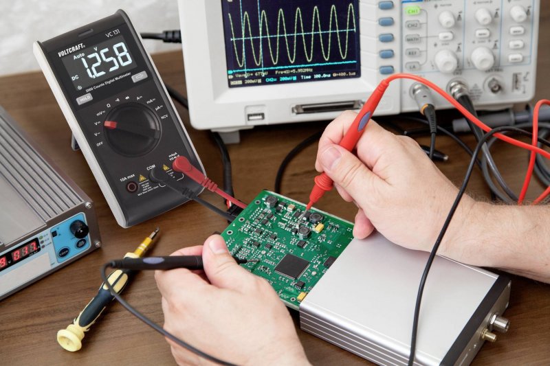 Voltcraft VC 131 - Digitálny multimeter do 600 V AC/DC