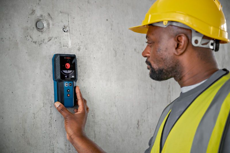 Bosch GMS 120-27 - Detektor kovu, elektrického vedení a trámů
