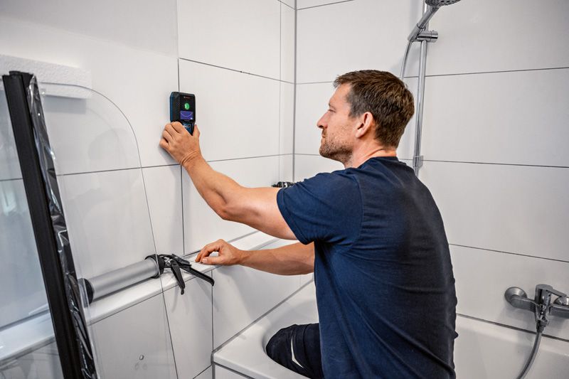 Bosch GMS 120-27 - Detektor kovu, elektrického vedení a trámů