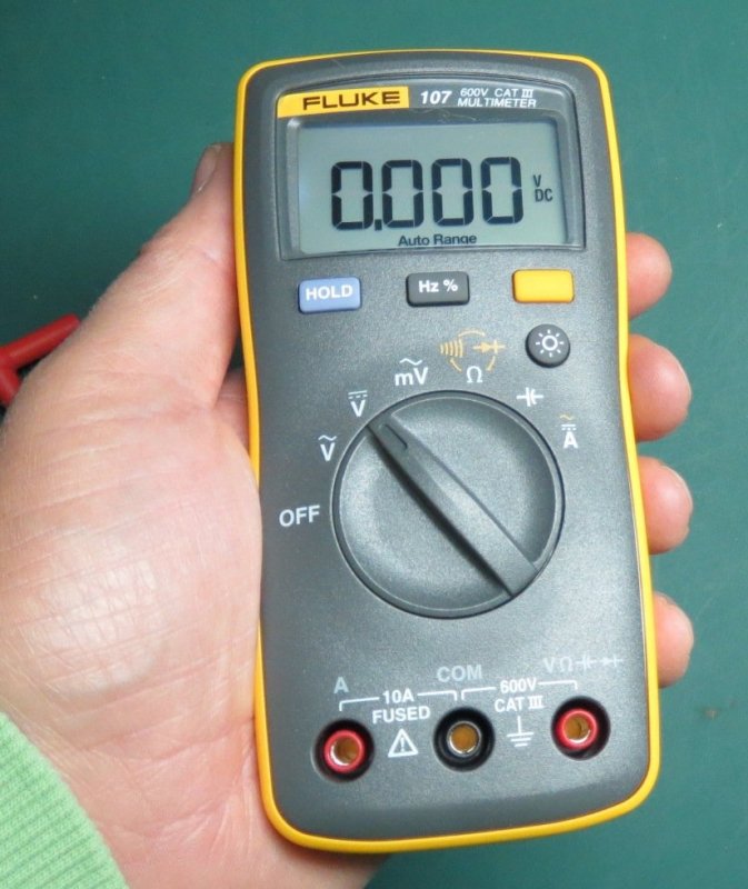 Fluke 107 - Digitální multimetr 600 V / 10 A