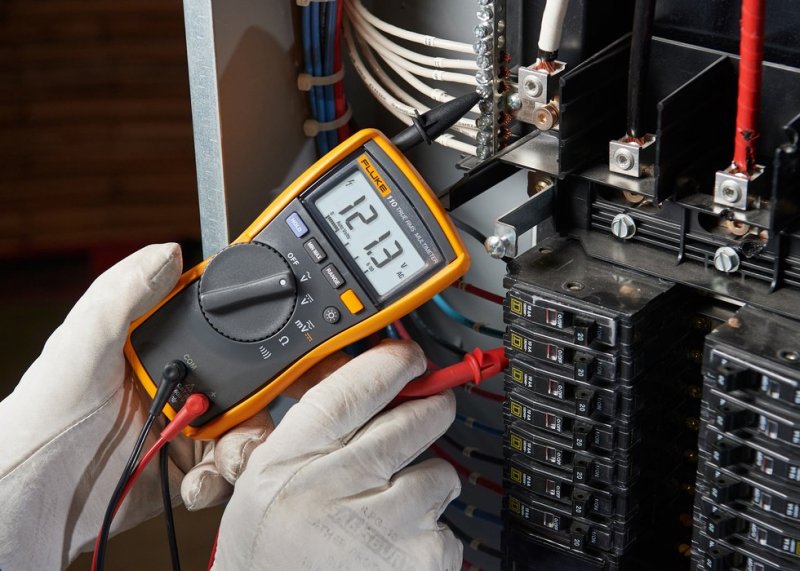 Fluke 110 - Digitálny multimeter do 600 V