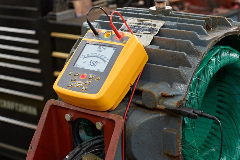 Fluke 1537 - Digitální tester izolace 250–2500 V AC/DC
