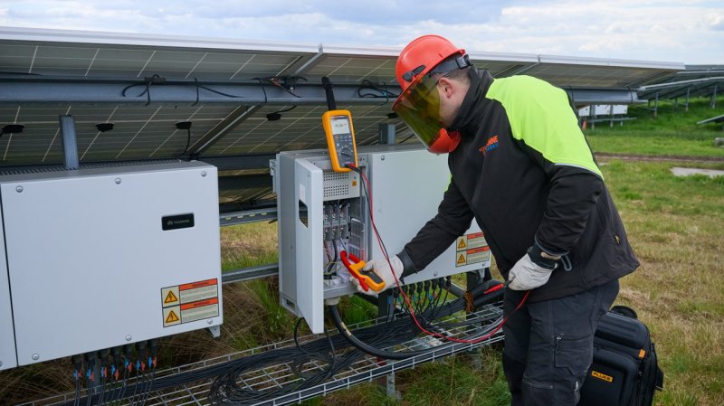 Fluke 283 FC/PV/EUR - Multimetr pro solární aplika 1500 VDC / 1000 VAC
