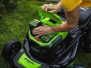 40V akumulátorová sekačka na trávu 46cm Greenworks 40 V