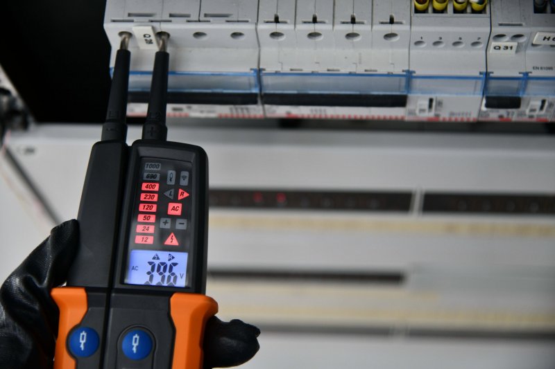 HT Instruments HT10 - Dvojpólový multifunkčný tester do 1000 V AC/DC