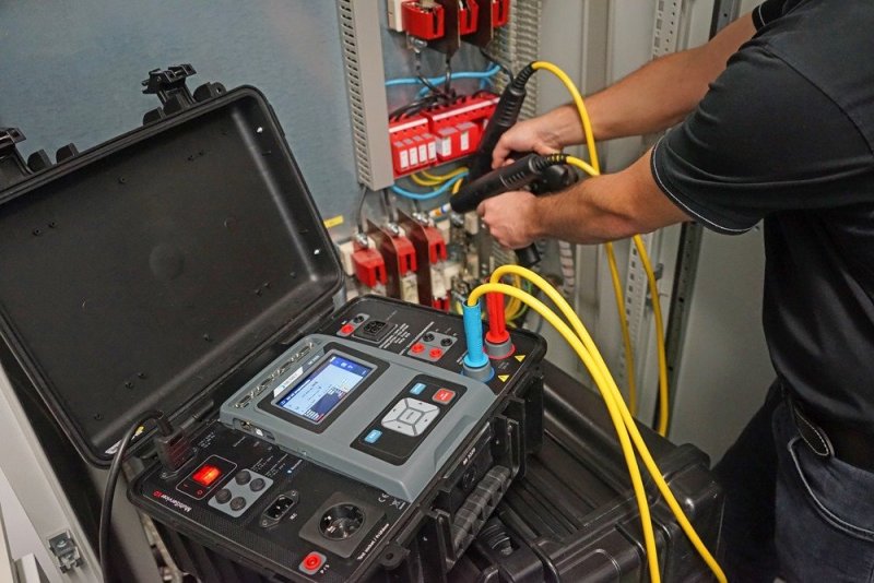 Metrel MI 3325 MultiServicerXD - Revízny prístroj na pracovn 100 V až 5100 V AC
