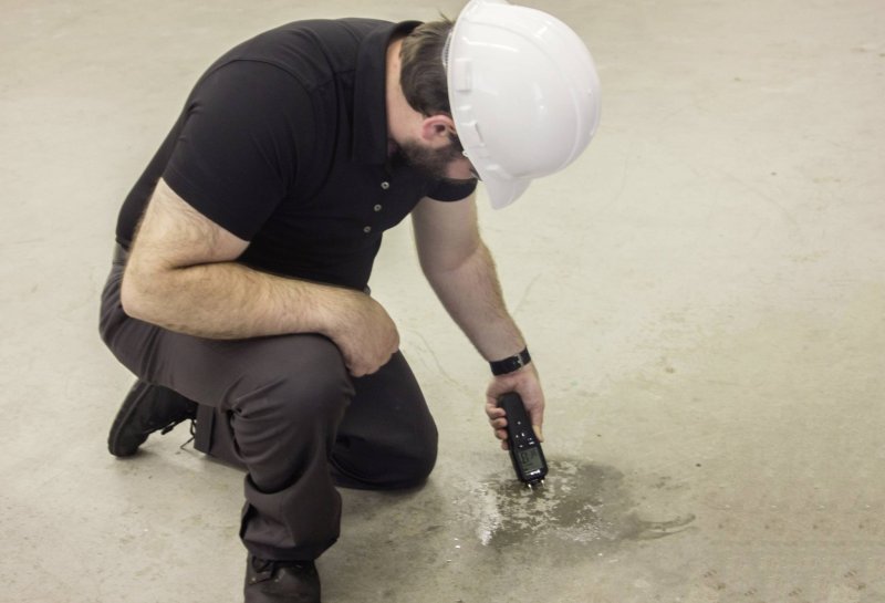 FLIR MR55 - Merač vlhkosti materiálov invazívne meranie s 11 skupinami materiálov