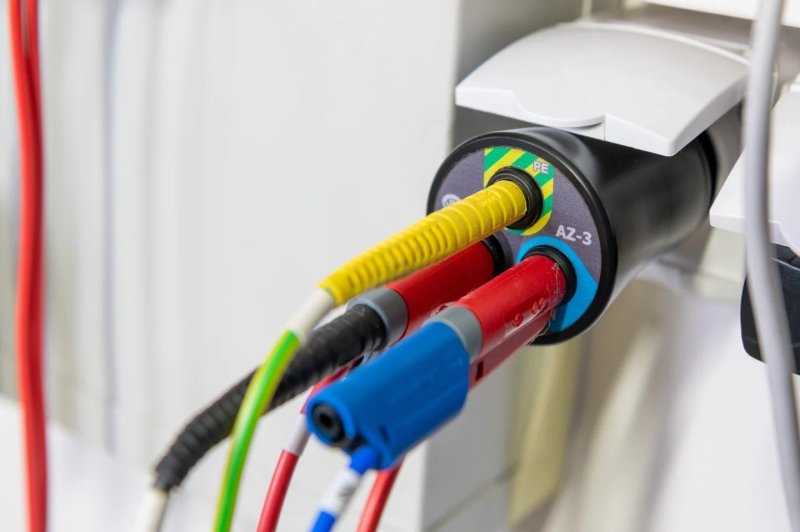 Sonel AZ-3 - napajaci adapter (sieťová zástrčka/banánové zástrčky) sieťová zástrčka/banánové vstupy