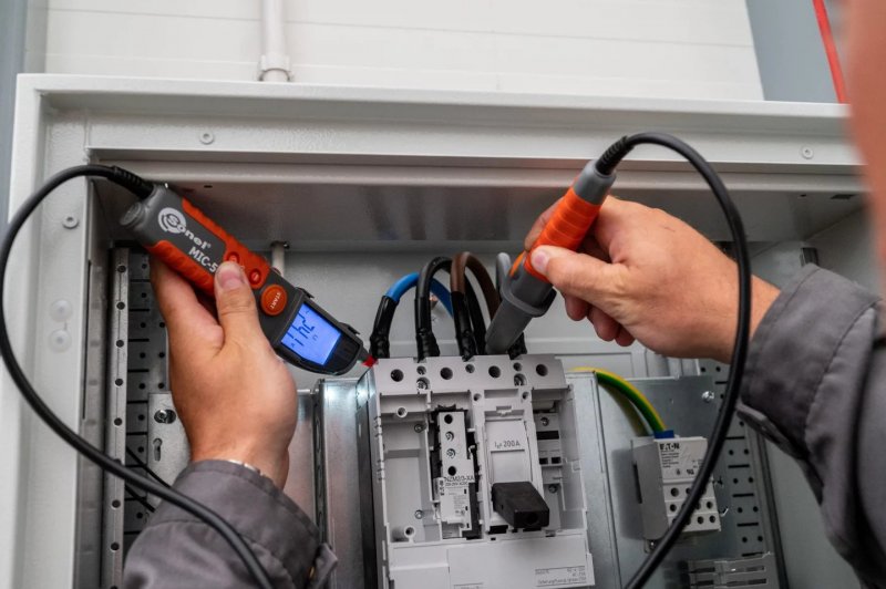 Sonel MIC-5 - Měřič izolačního odporu 250 V / 500 V