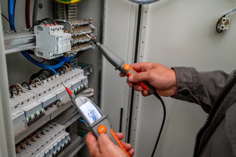 Sonel MIC-5 - Měřič izolačního odporu 250 V / 500 V