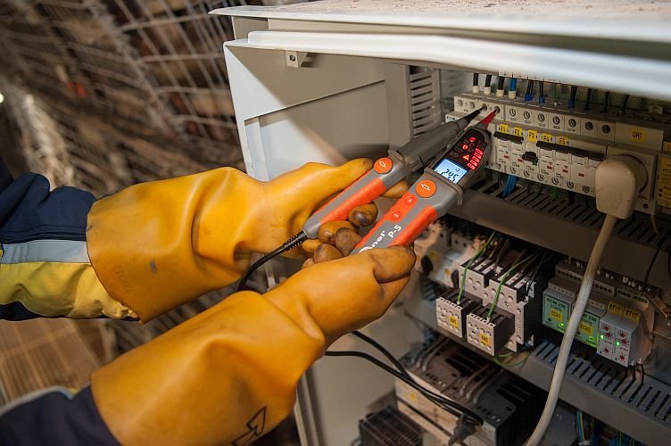 Sonel P-4 - Zkoušečka napětí a propojení s LED do 1000 V AC/DC