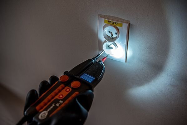 Sonel P-4 - Zkoušečka napětí a propojení s LED do 1000 V AC/DC